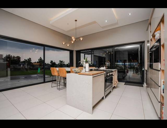 5 BEDROOM HOUSE FOR SALE IN MIDSTREAM RIDGE